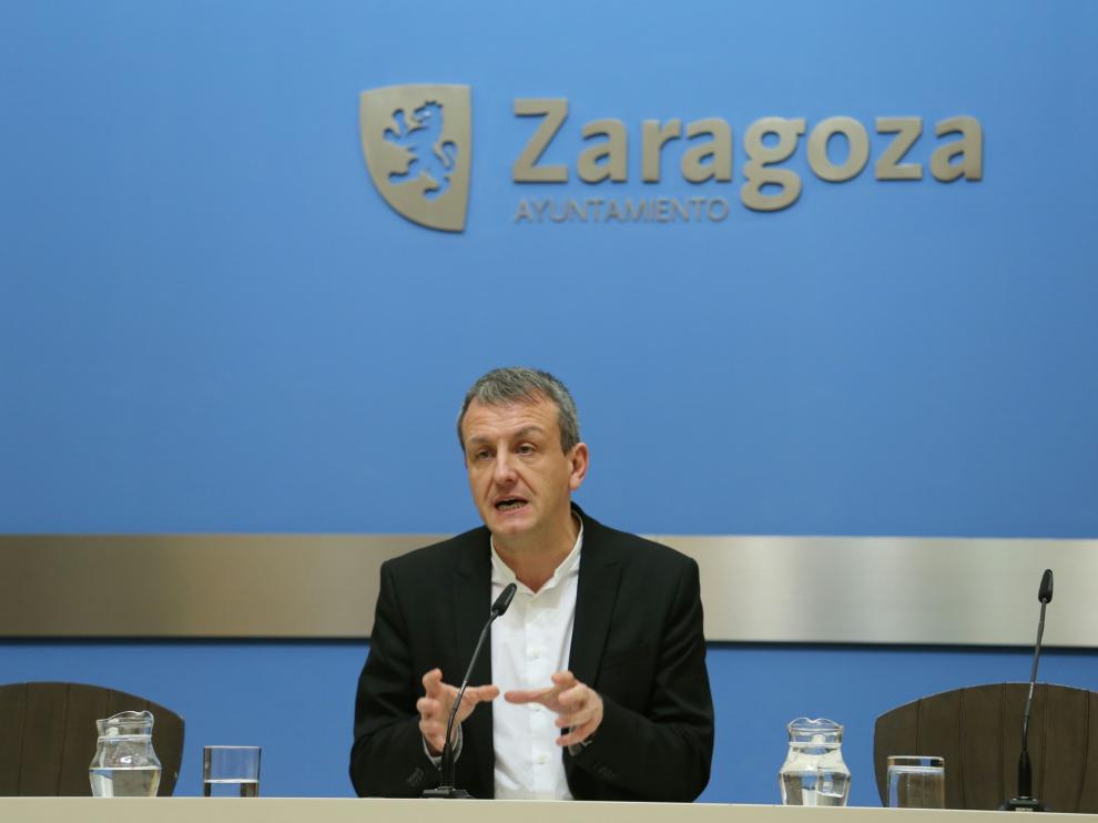 Fernando Rivarés, antes de comparecer este lunes en el Ayuntamiento de Zaragoza.