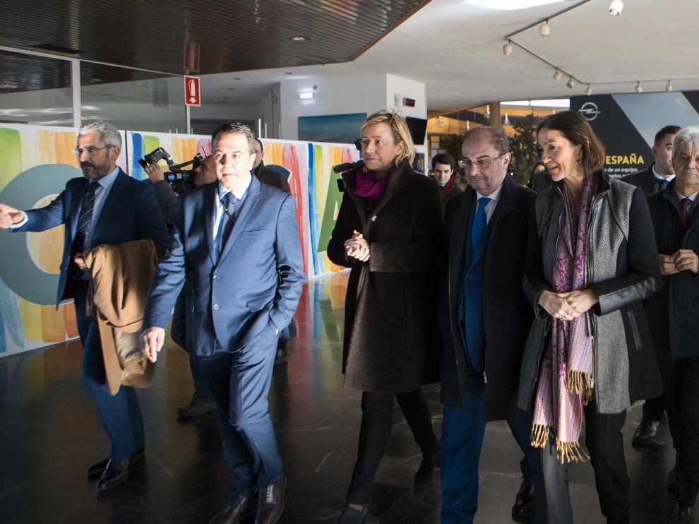 Reyes Maroto, acompaña de los representantes del Gobierno de Aragón y del director general de la planta de Opel PSA, Juan Antonio Muñoz Codina