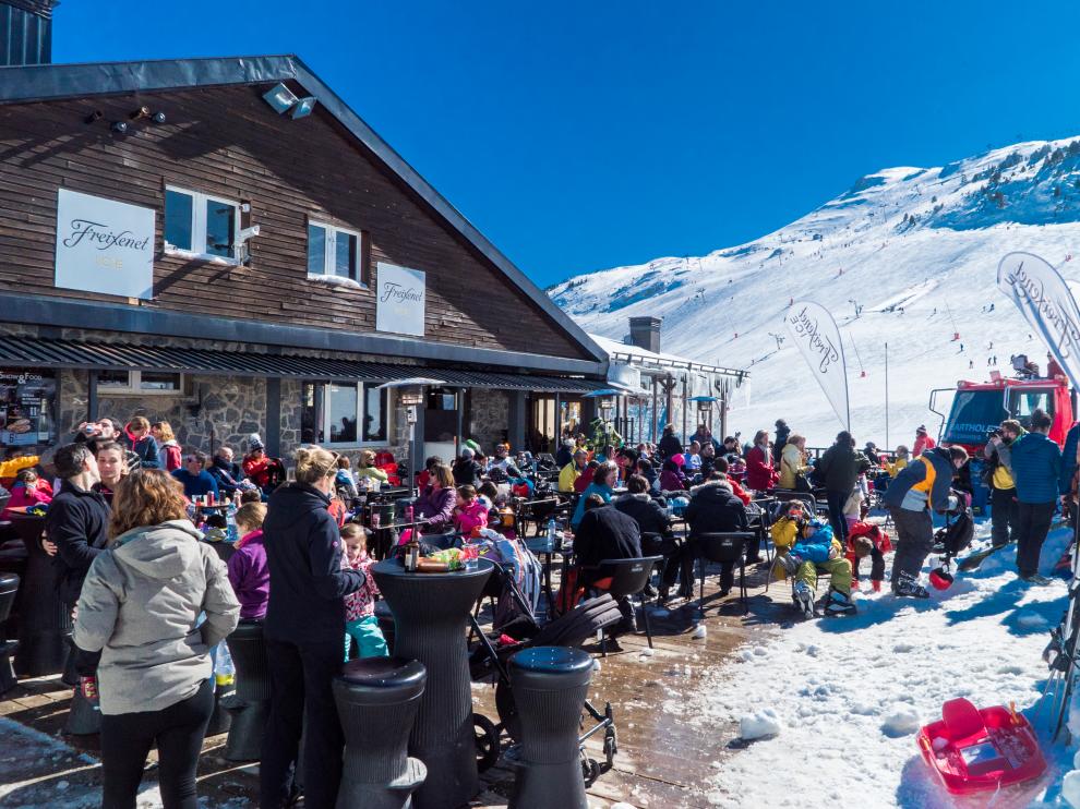 La cafetería de Pista Grande es uno de los principales puntos de animación de Candanchú.