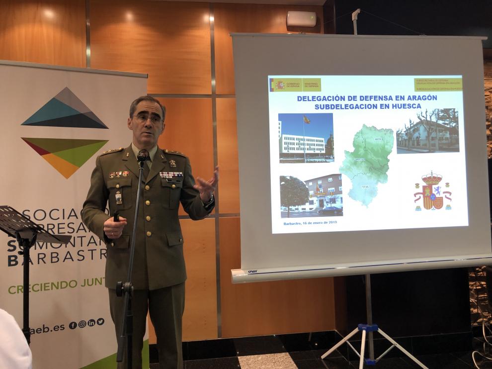 El subdelegado de Defensa en Huesca destaca en Barbastro las oportunidades para la provincia de la llegada de la División Castillejos
