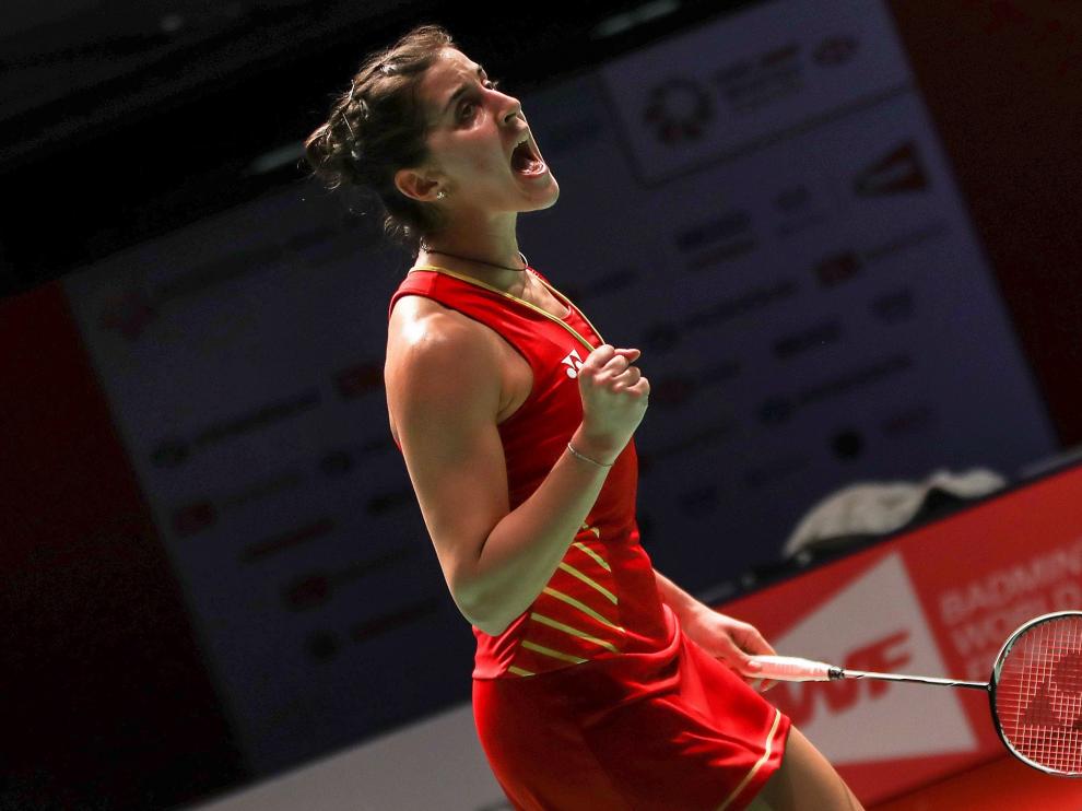 Carolina Marín celebra un punto del partido.
