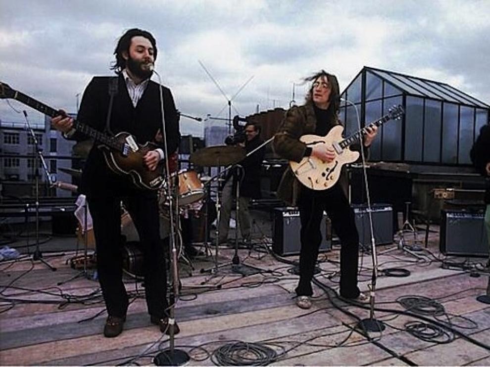 Instante de la actuación de The Beatles en el tejado de la corporación Apple Corps el 30 de enero de 1969.