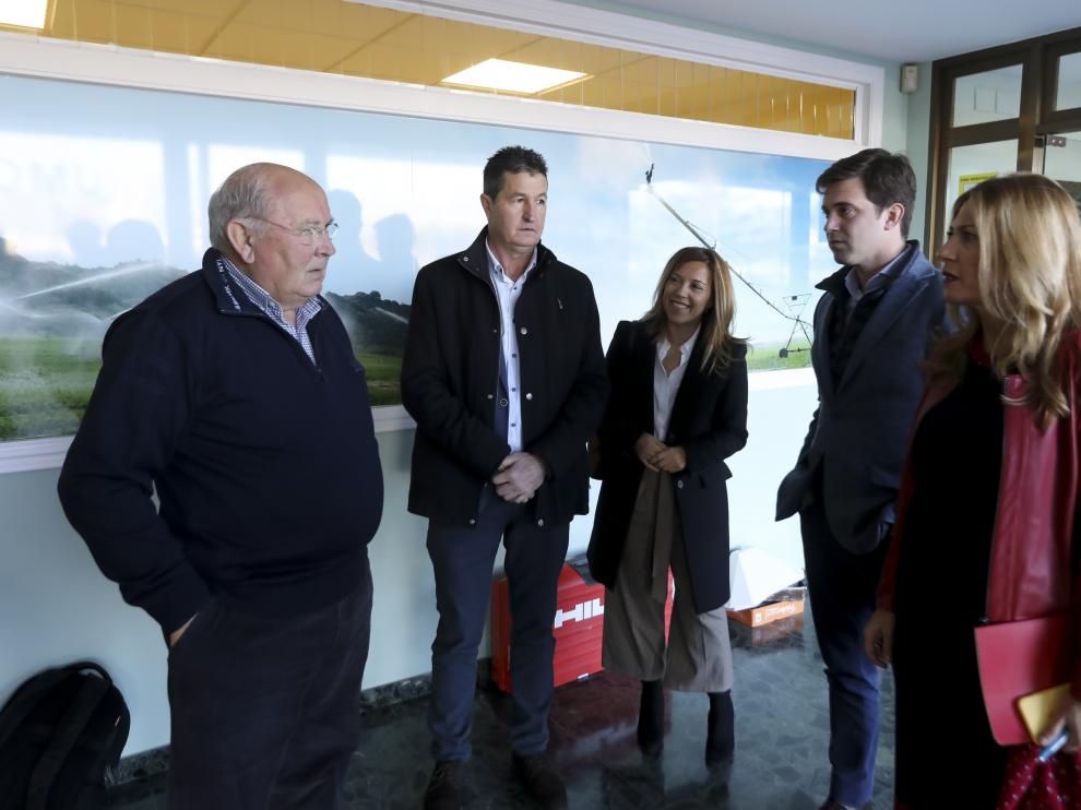 Reunión de César Trillo con los representantes del PP en la sede de Riegos del Alto Aragón