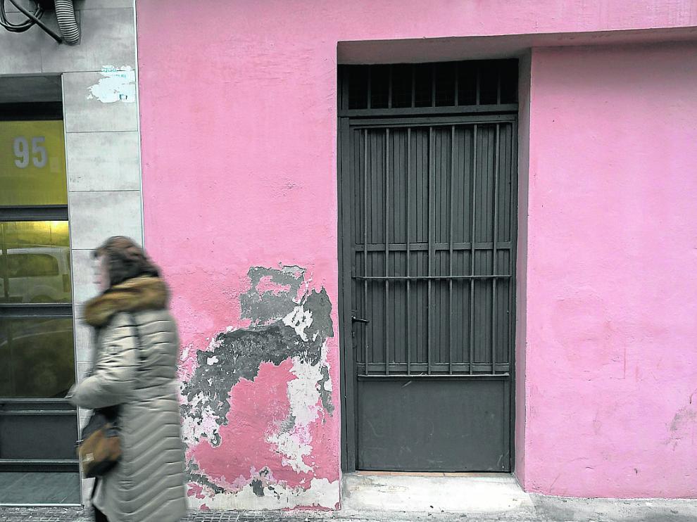 Fachada del local de la calle de María Moliner alquilado a personas sin recursos