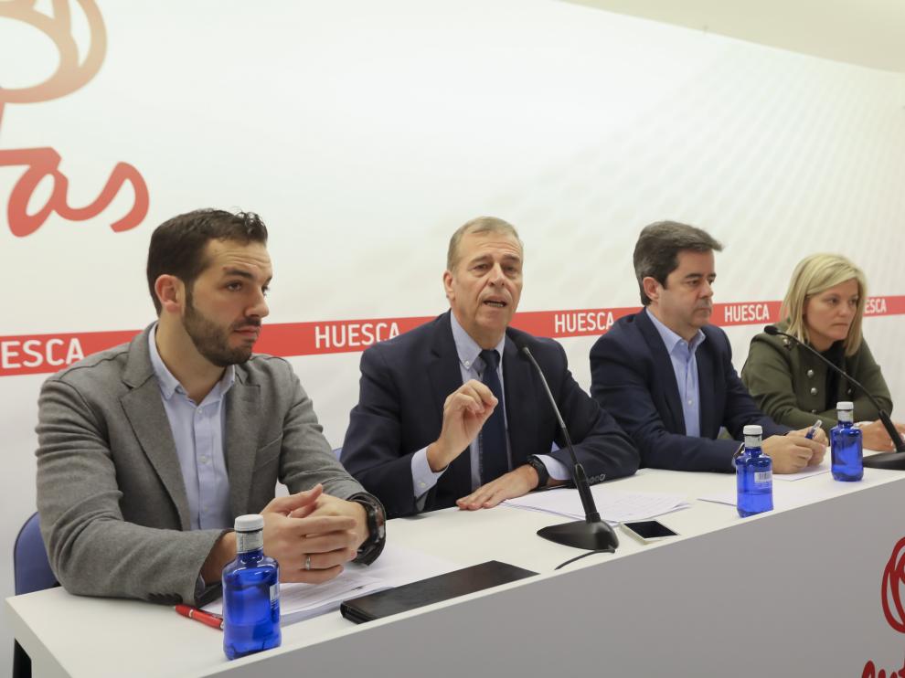 Cosculluela y Felipe, en el centro, han comparecido este miércoles para valorar los PGE junto al diputado Gonzalo Palacín y la senadora Begoña Nasarre