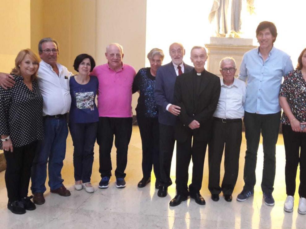 El cardenal Luis Francisco Ladaria, un jesuita que es el prefecto de la Congregaclón para la Doctrina de la Fe, recibió a un grupo de jesuitas de Zaragoza el día del Pilar. A su izquierda, el illuecano José Javier Forcén