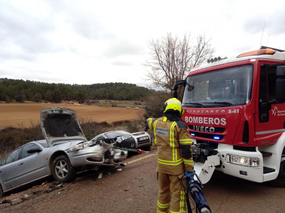 Intervención de los bomberos de la DPT en el accidente.