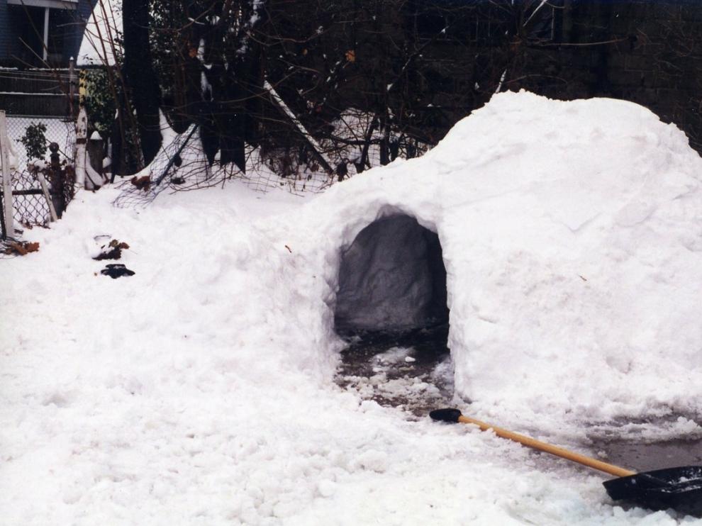 Al construir un iglú, es importante que no queden huecos muy grandes entre los bloques de hielo.