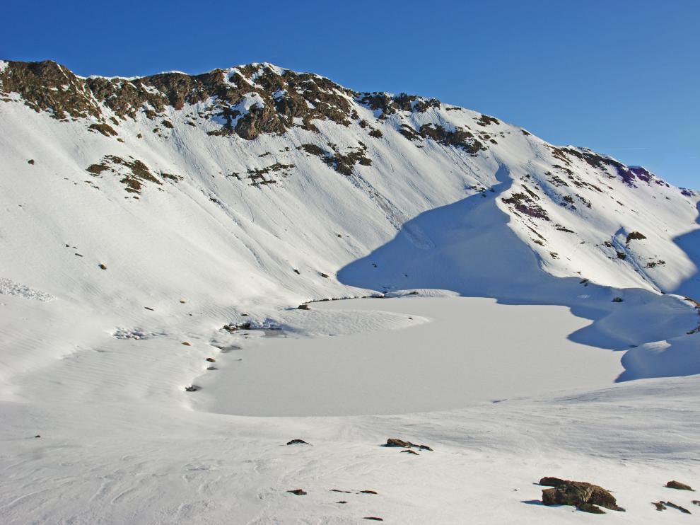 Ibón de Truchas en invierno