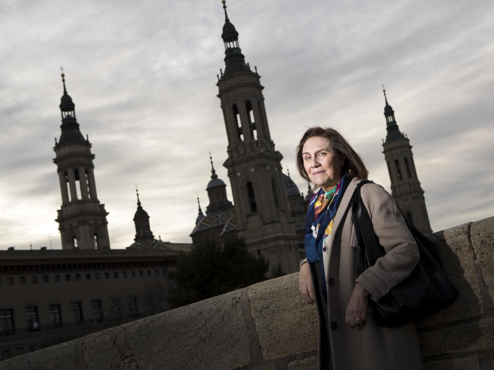 La historiadora Olga Hycka acaba de publicar un estudio documental sobre la basílica del Pilar.