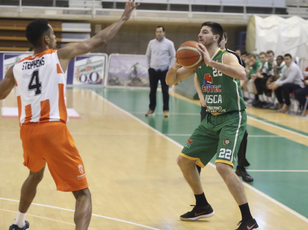 Los oscenses ganaron por última vez en casa en la visita del Leyma Coruña.