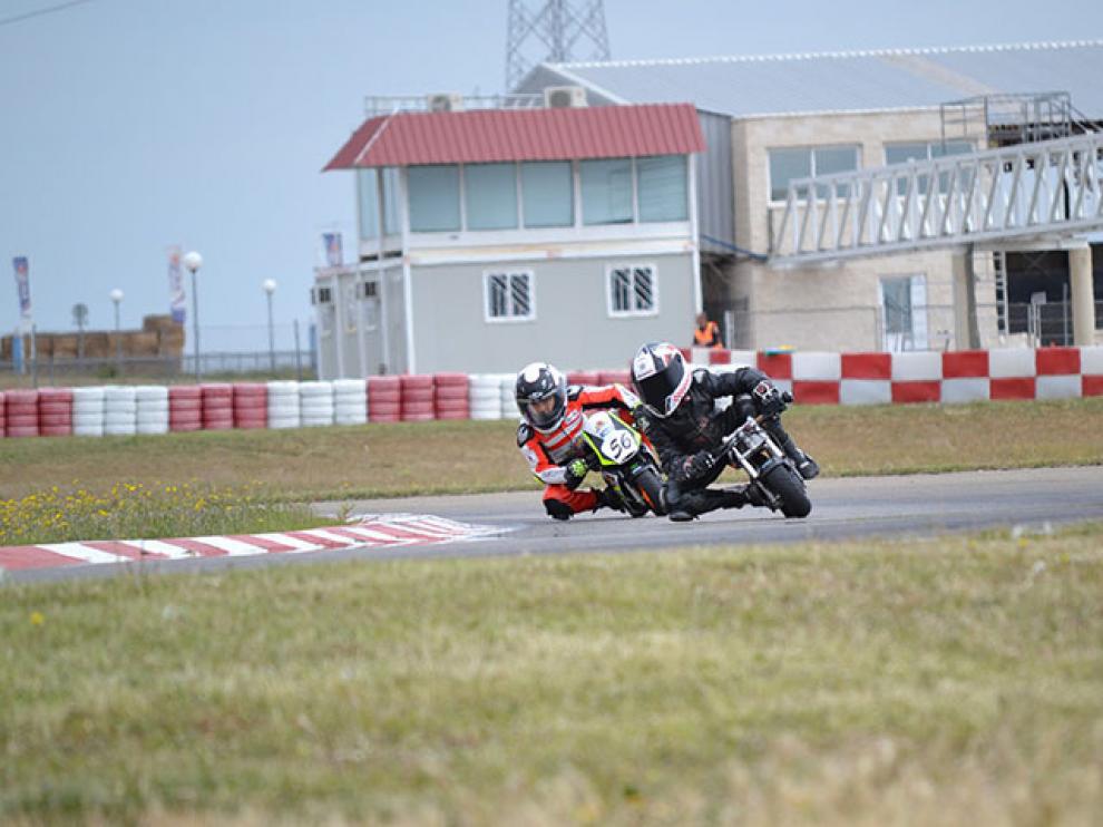 Tandas de minimotos en el Circuito Internacional de Zuera