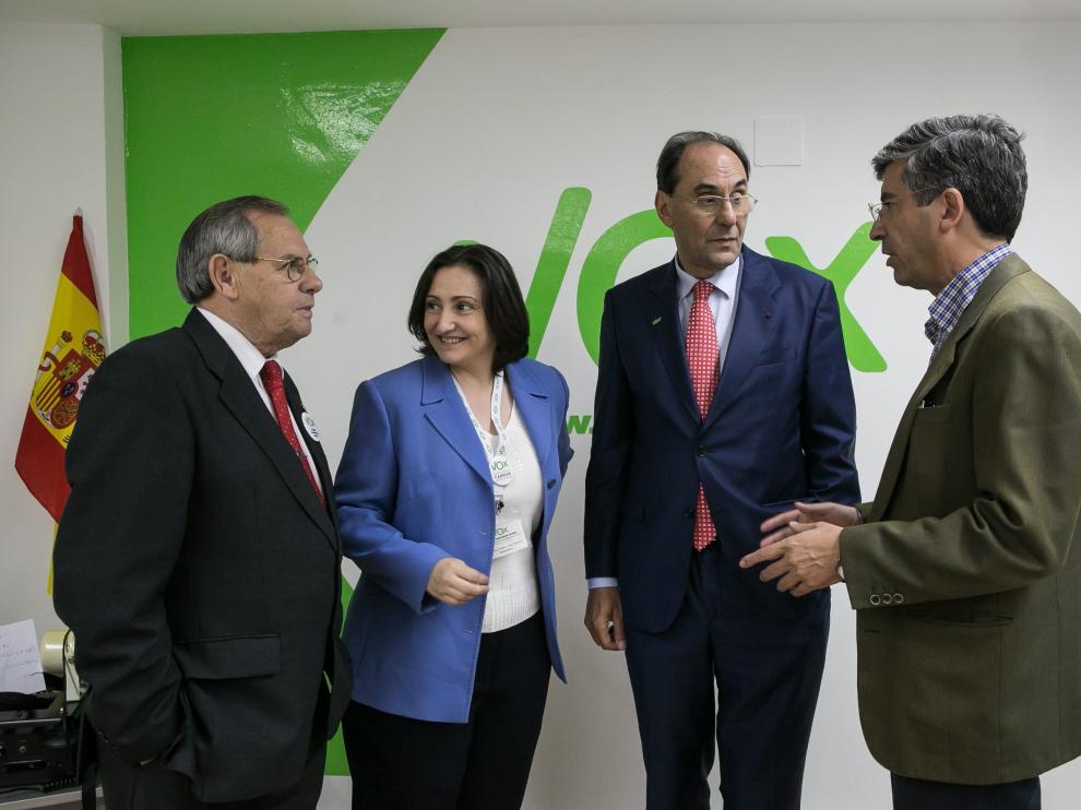 Vidal-Quadras (segundo por la derecha), en 2014 en Zaragoza, durante la campaña de las europeas