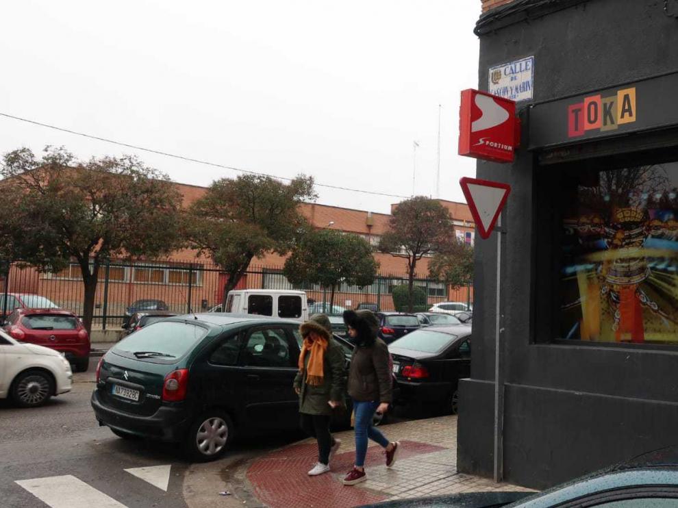 Local de apuestas en la calle Batalla de Lepanto, en las Fuentes, frente al IES Pablo Serrano