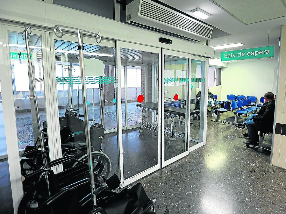 Acceso y sala de espera de Urgencias. Esta unidad necesita más espacio desde hace años.