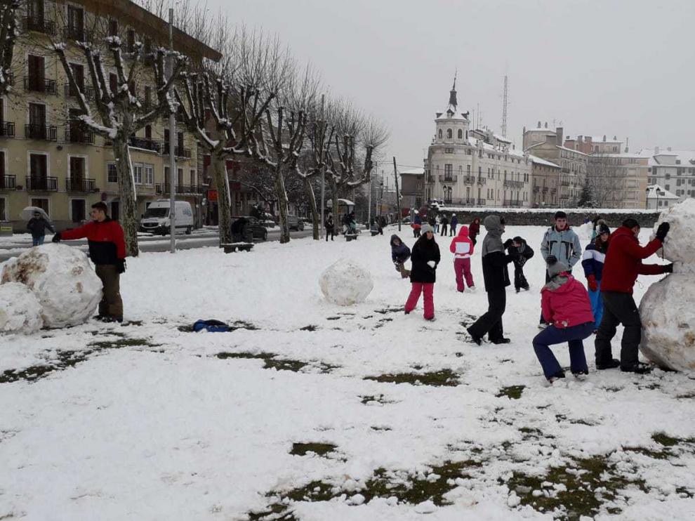 Mañana para jugar con la nieve en Jaca