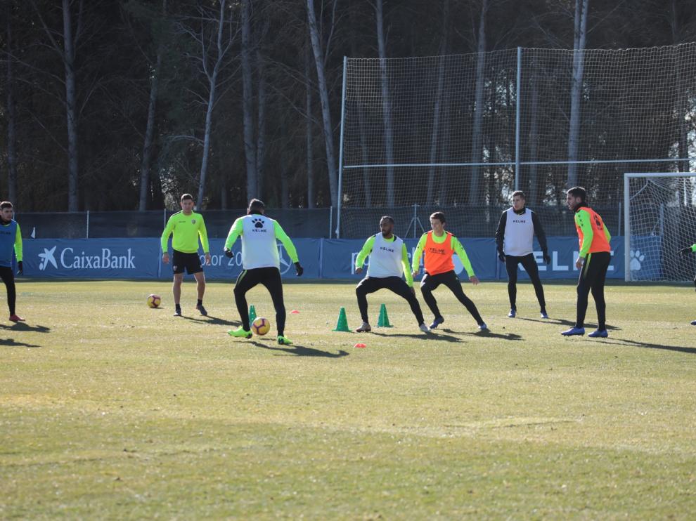 Entrenamiento de la SD Huesca en el IES Pirámide.