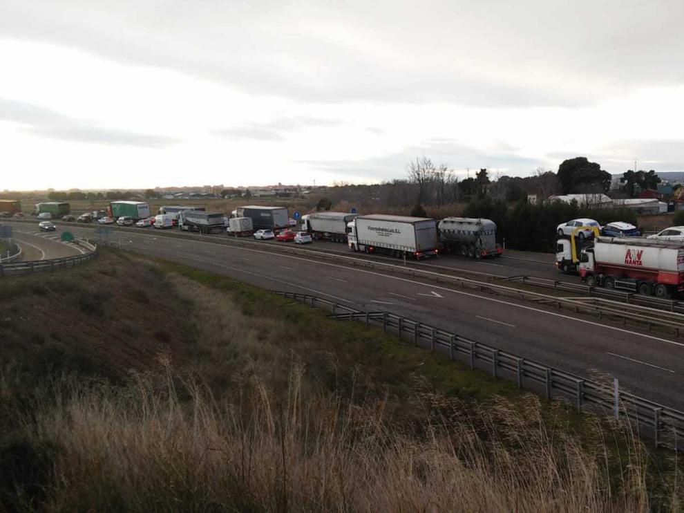 En concreto, los hechos se han producido en el kilómetro 246,500 de la AP-68, en dirección Zaragoza.