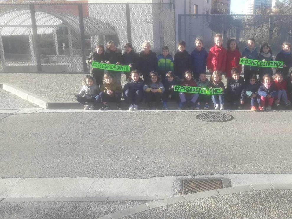 Los alumnos de Corazonistas Moncayo piden un paso de peatones.