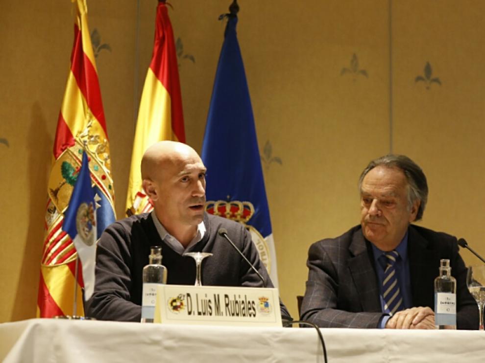 Luis Rubiales junto a Óscar Fle, este viernes en la rueda de prensa celebrada en el Hotel Palafox de Zaragoza.