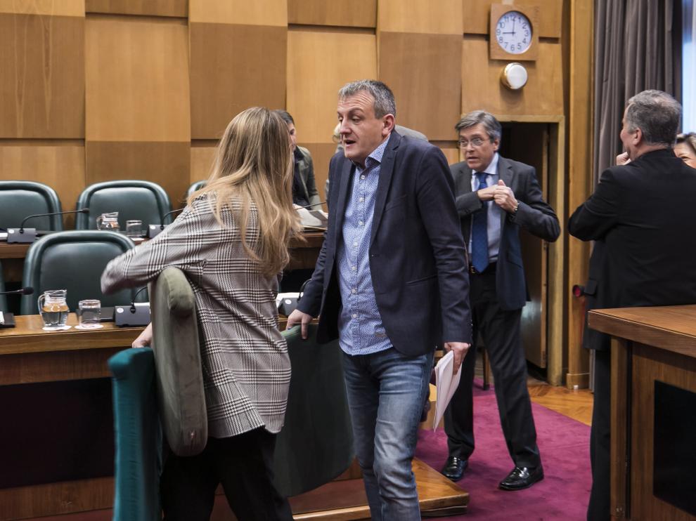 El concejal de Economía, Fernando Rivarés, en el pleno municipal de este viernes.