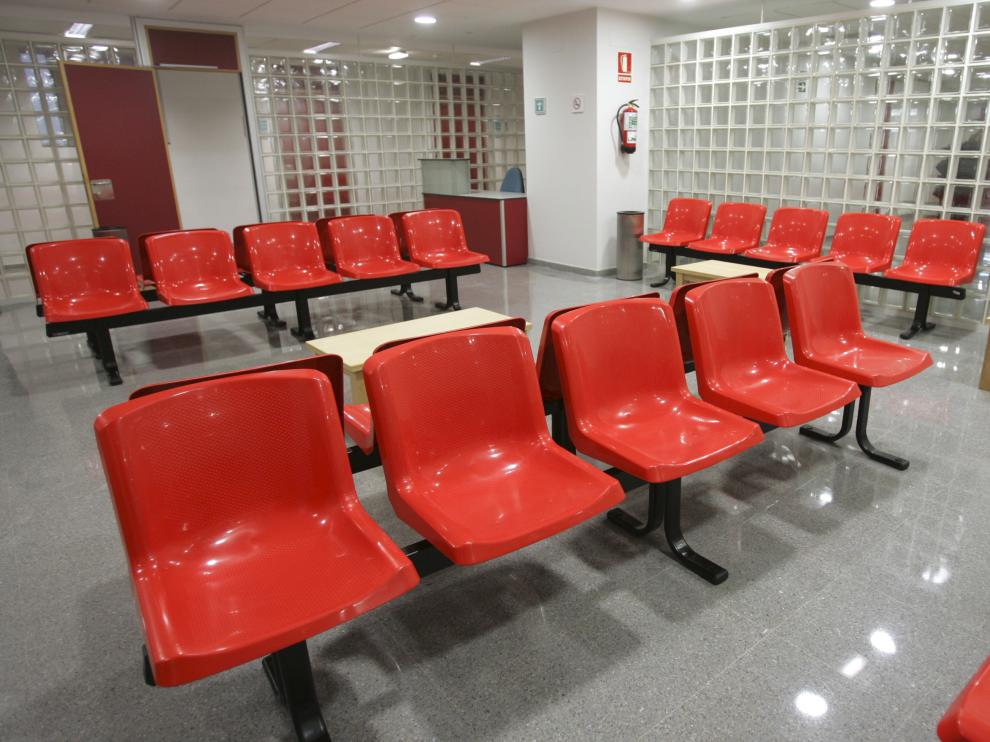 Una sala de espera del Miguel Servet, vacía.