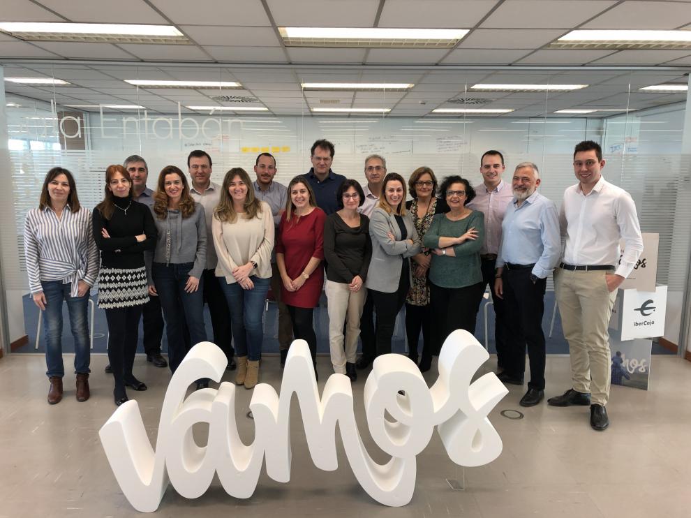 El equipo de Estrategia Digital e Innovación de Ibercaja con su responsable, Víctor Royo, a la derecha de la imagen.