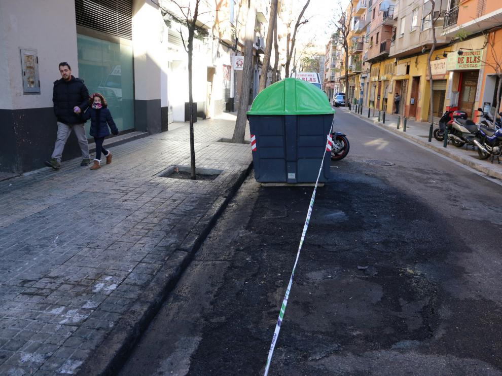 Un contenedor quemado en Delicias