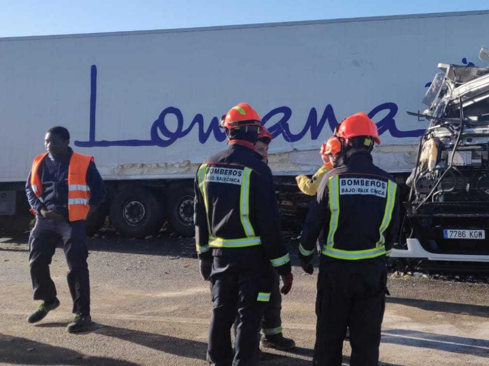 Accidente entre dos camiones en la NII, a la altura de Fraga