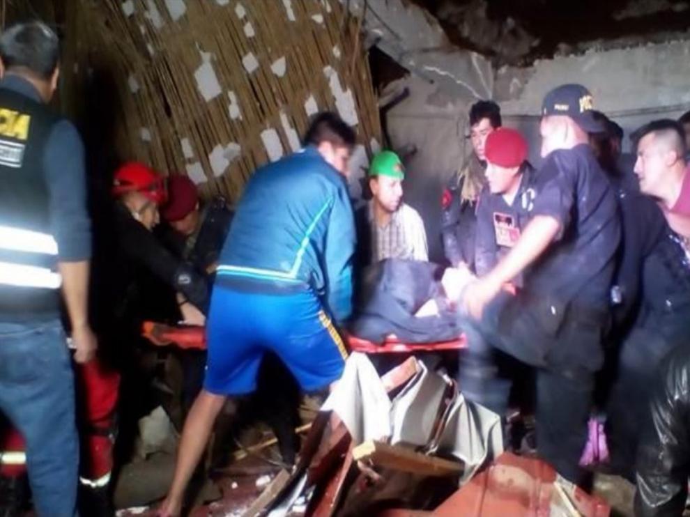 Momento de la evacuación de los heridos