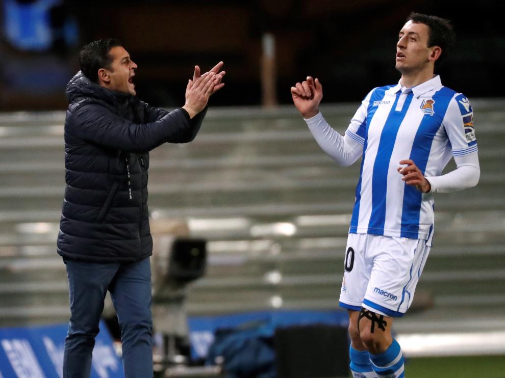 Francisco Rodríguez aplaude a sus jugadores en Anoeta.