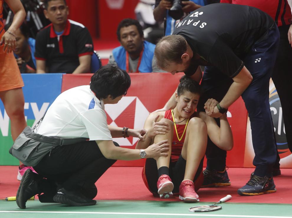 La lesión de Carolina Marín obligó el domingo a la española a retirarse durante la final del Masters de Indonesia.