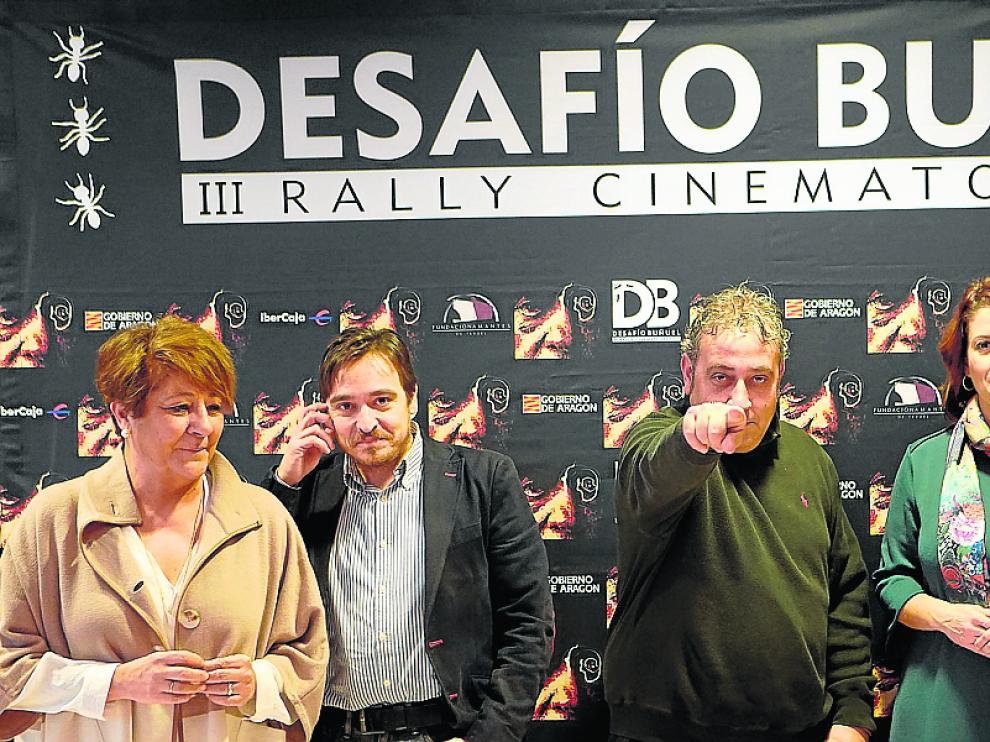 Pimpi López en el centro, arropado por patrocinadores, presentó el nuevo Desafío Buñuel