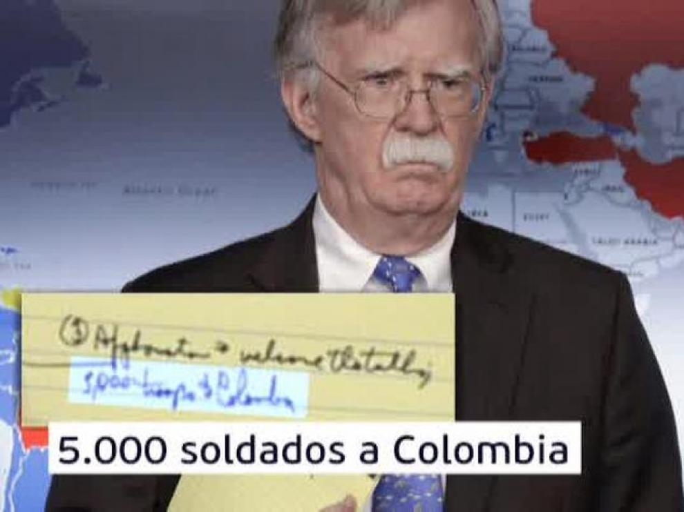 Una nota en la libreta del asesor de Seguridad Nacional, John Bolton, decía "5.000 tropas a Colombia".