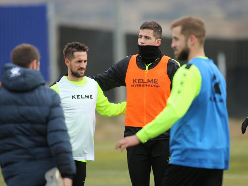 Rivera, en el centro de la imagen, durante el entrenamiento de este martes.
