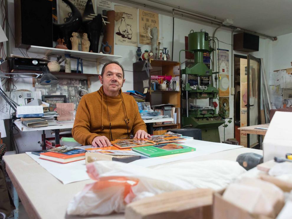 Fernando Malo, en su taller de cerámica.