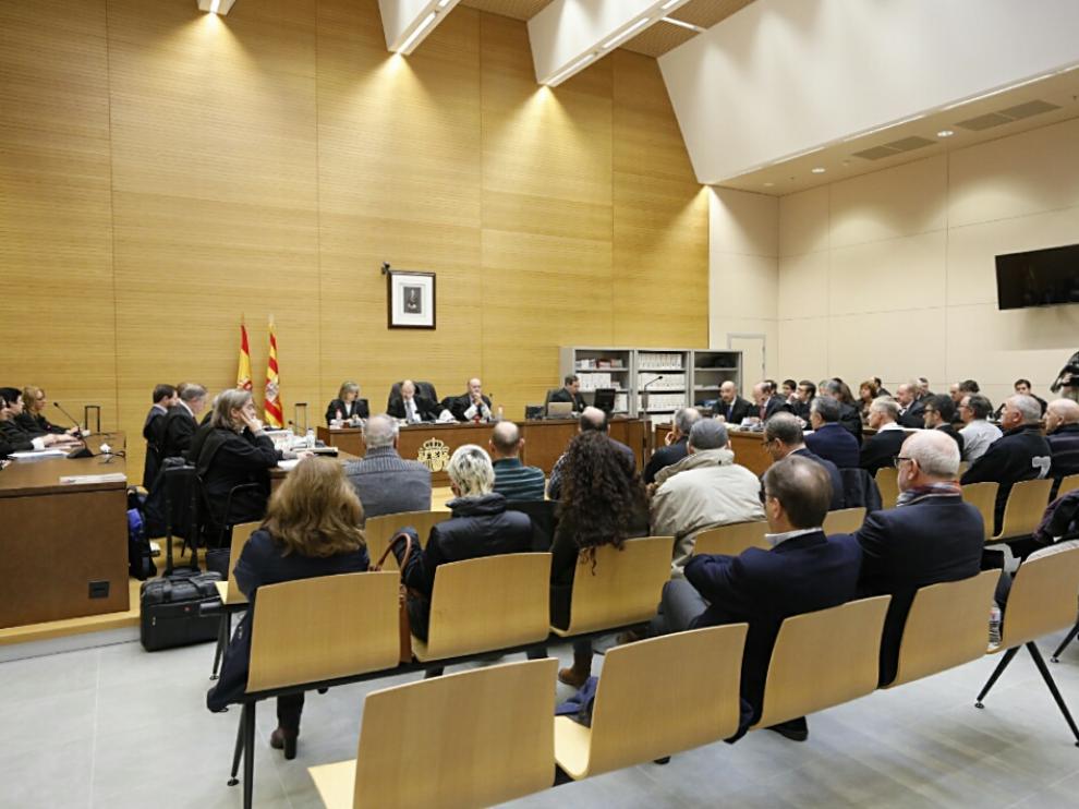 El banquillo de los acusados se ha vuelto a ocupar casi al completo este miércoles, durante la lectura de las conclusiones de la Fiscalía.