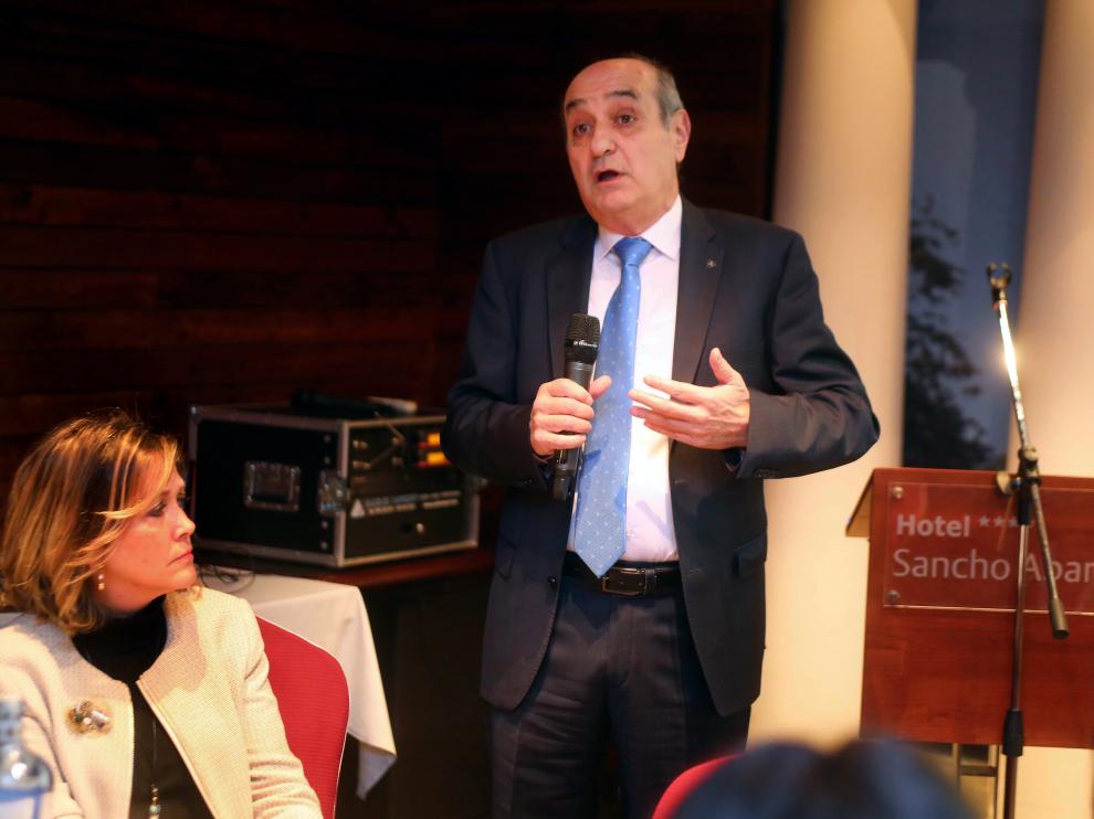 El presidente de CEOE-Aragón, Fernando Callizo, durante el desayuno coloquio.