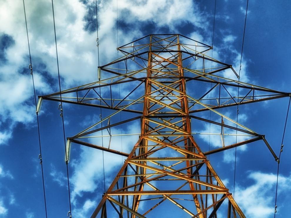 La electricidad es un 25% más cara que hace un año, denuncia la OCU