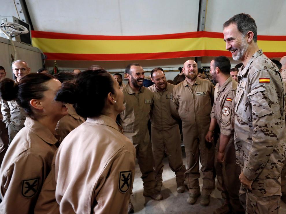 Felipe VI durante su visita a los militares españoles en Irak.