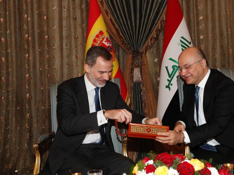 El presidente iraquí le ha regalado a Felipe VI por su 51 cumpleaños un rosario musulmán de piedra iraní y plata elegido por su esposa.