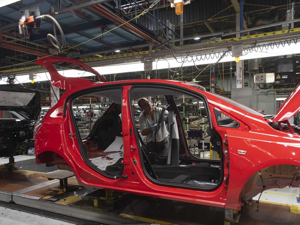 Instalaciones de la fábrica de PSA en Zaragoza que fabricará en 2020 la versión 100% eléctrica del Corsa