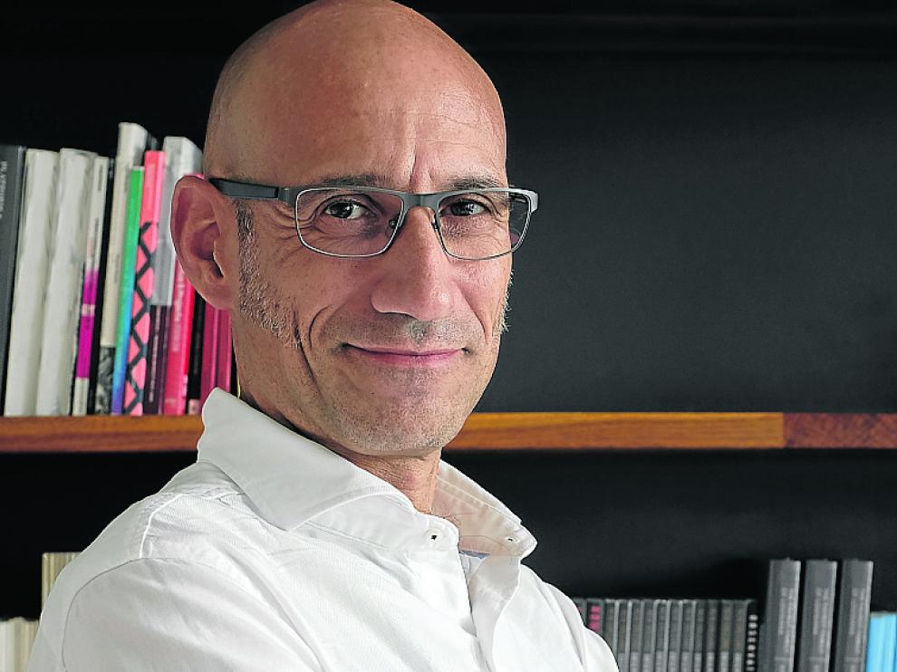 El decano Iñaki Alday, en su despacho en Tulane (EE. UU.)
