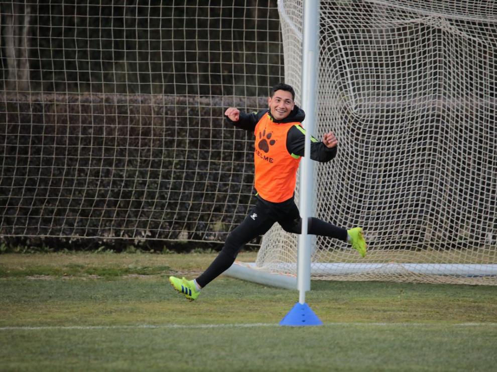 Chimy Ávila celebra una acción durante el entrenamiento del jueves.