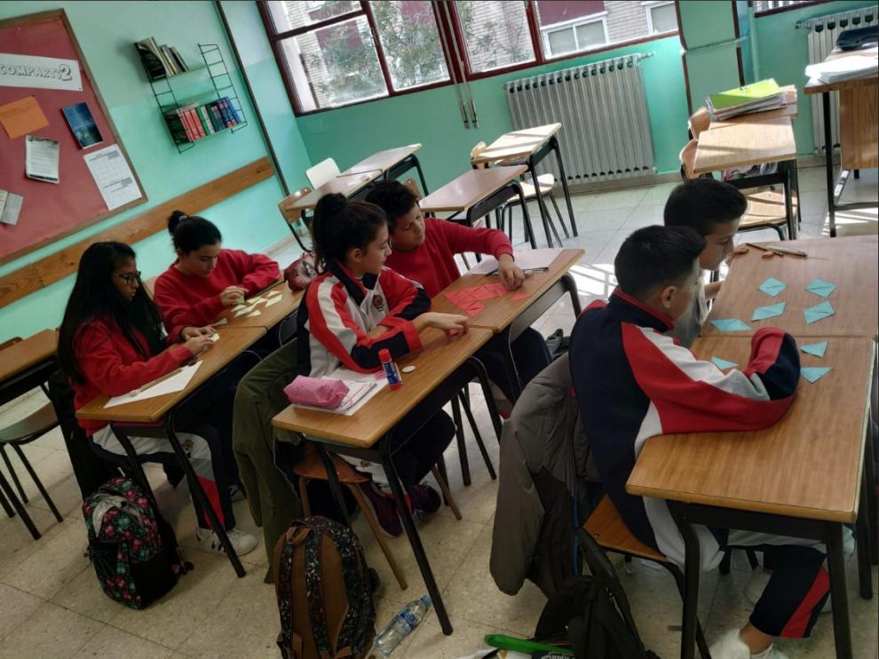 Taller de matemáticas en el colegio Villa Cruz, que quiere cambiar a jornada continua.