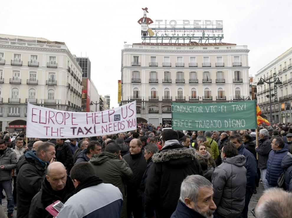 Concentración de taxistas en la Puerta del Sol.