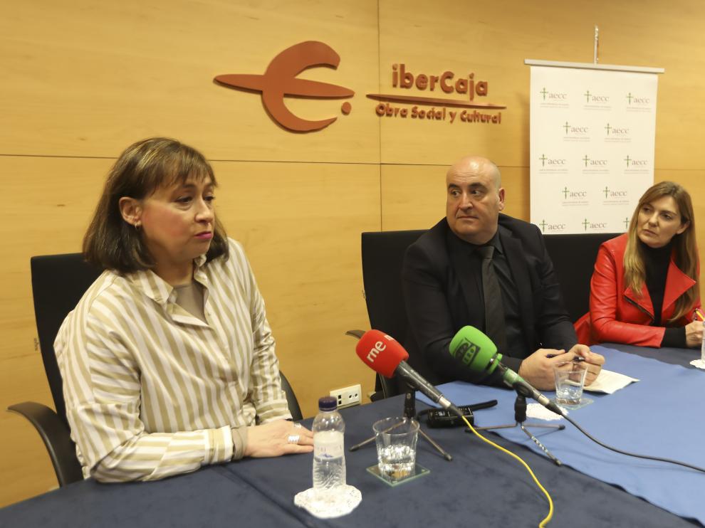 Participantes en la presentación de los actos del Día Internacional Contra el Cáncer en Huesca.