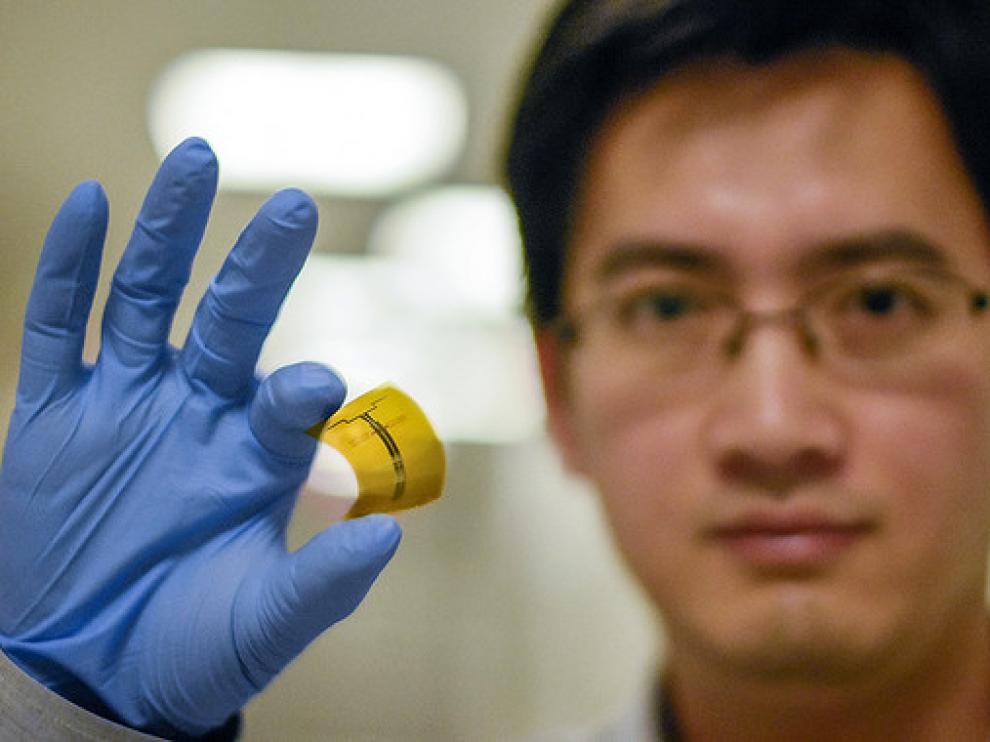 La utilización de electrónica flexible basada en materiales bidimensionales permite generar electricidad a partir de señales electromagnéticas presentes en el ambiente, como las del wifi