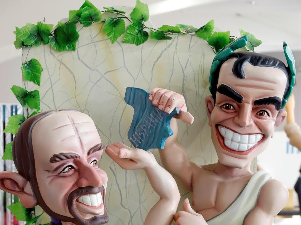 Los ninots de Pedro Sánchez y Pablo Iglesias protagonizan una de las escenas.