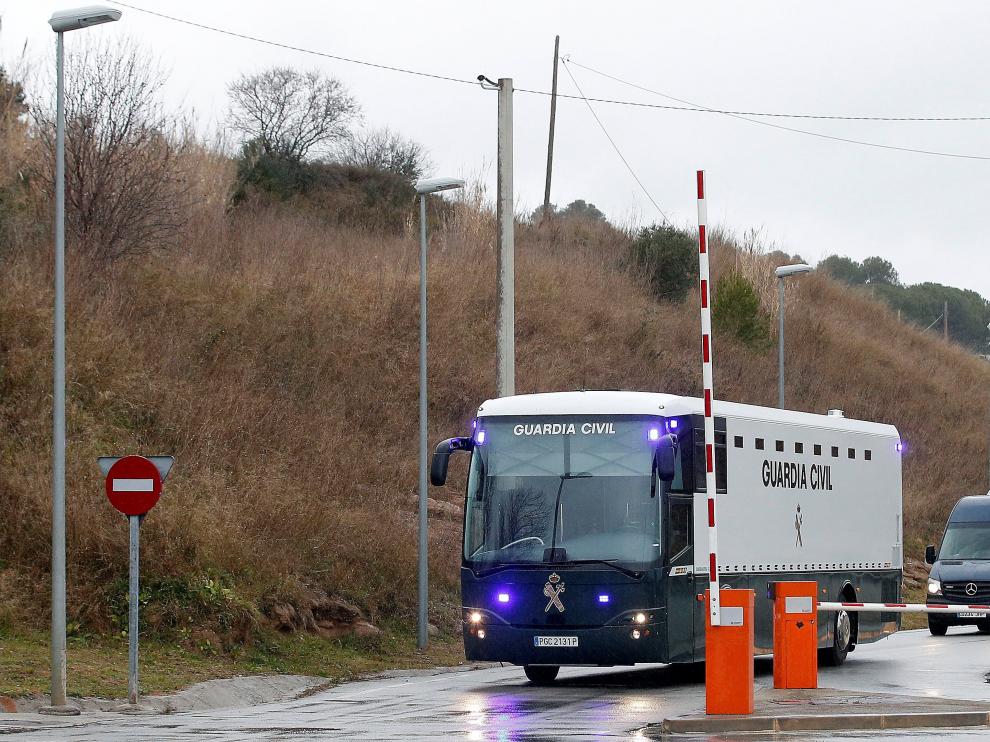 El autobús de la Guardia Civil que ha trasladado a los presos.